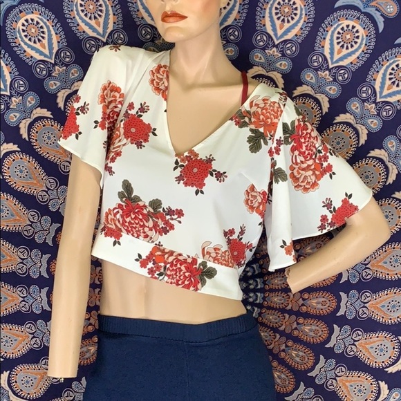 floral crop top - Picture 2 of 8